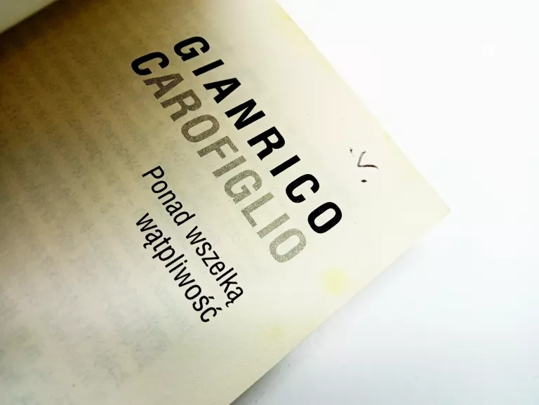 KSIĄŻKA PONAD WSZELKĄ WĄTPLIWOŚĆ - GIANFRANCO CAROFIGLIO