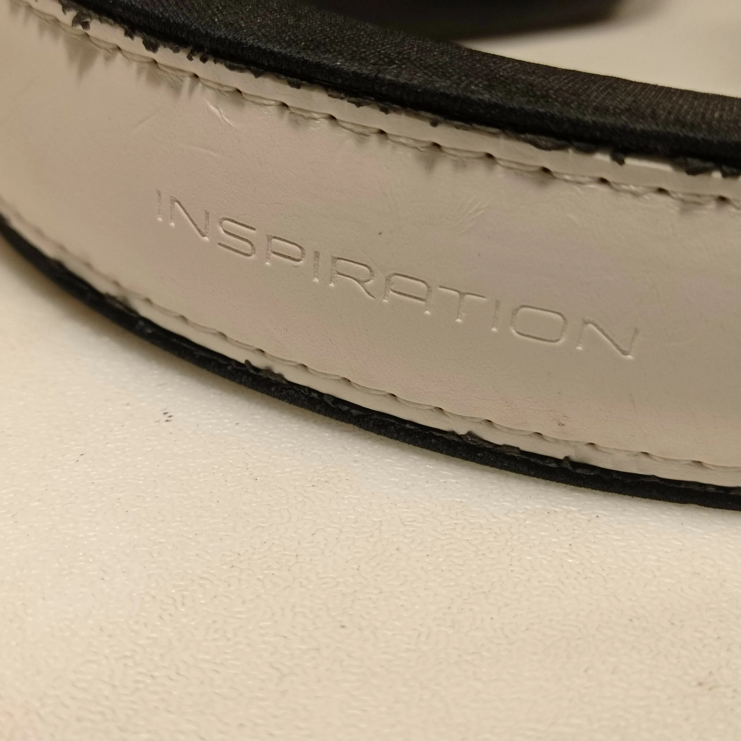 sluchawki-monster-inspiration-kolor-dominujacy-bialy