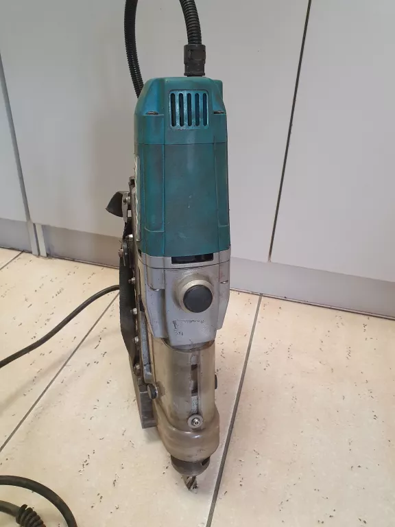 WIERTARKA MAGNETYCZNA MAKITA HB500 Z WALIZKĄ