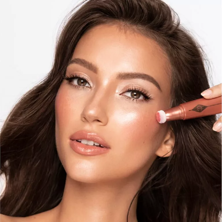 CHARLOTTE TILBURY GLOWGASM BEAUTY LIGHT WAND - PEACHGASM ROZŚWIETLACZ 12ML