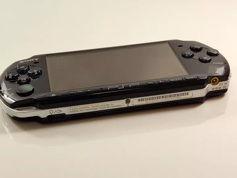 KONSOLA PSP (PSP-3004) + ETUI / ORYG. ŁADOWARKA