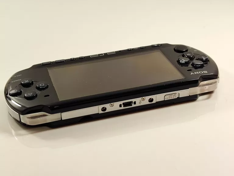 KONSOLA PSP (PSP-3004) + ETUI / ORYG. ŁADOWARKA