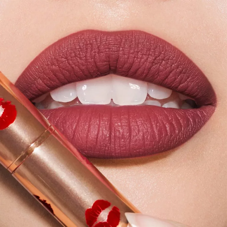 CHARLOTTE TILBURY LIMITLESS LUCKY LIPS - BERRY LUCKY POMADKA 1,5 G