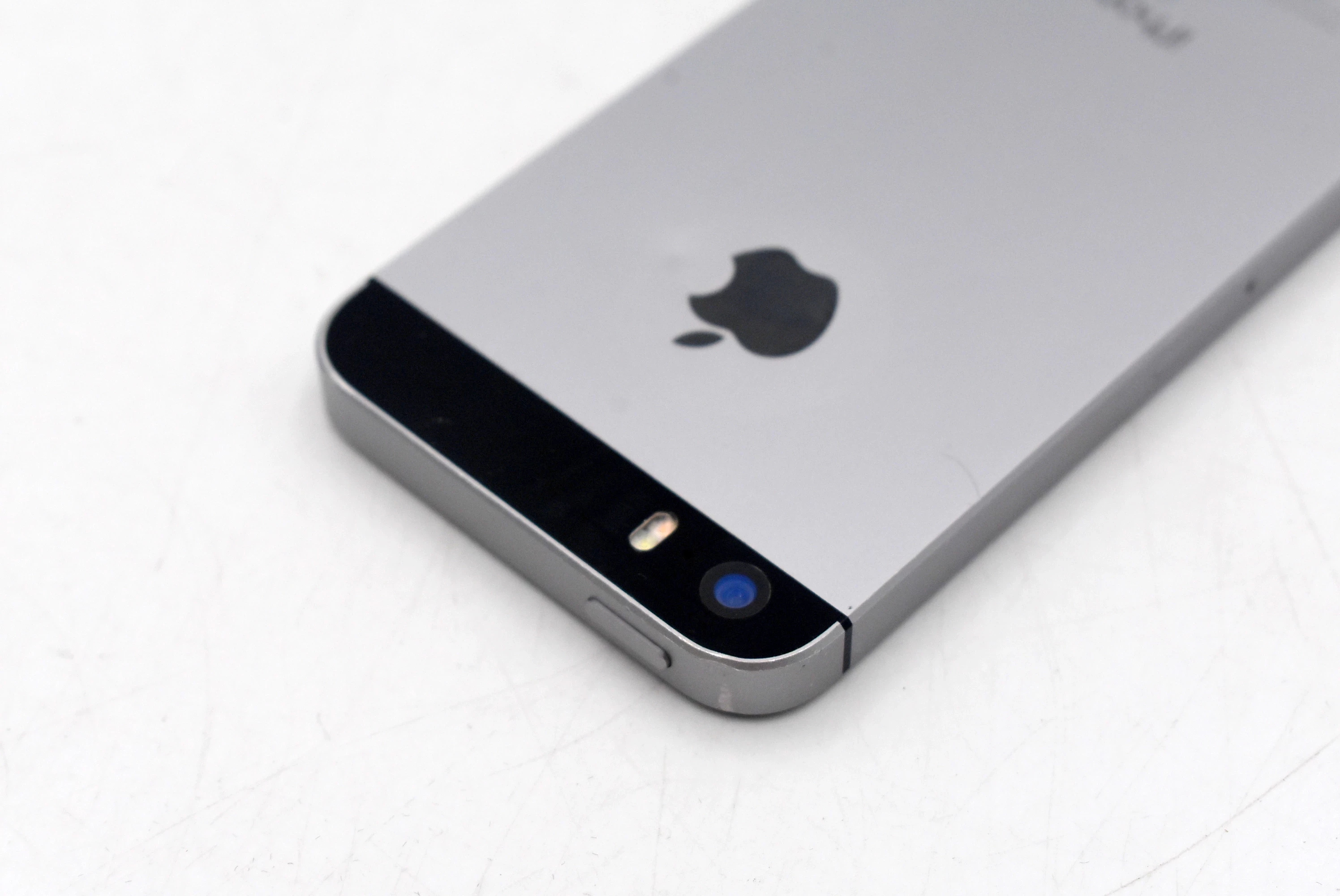 smartfon-apple-iphone-se-2-gb-32-gb-4g-lte-szary-bat-85-przekatna-ekranu-4