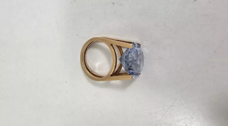 piekny-zloty-pierscionek-z-topazem585925g15r-stan-uzywany