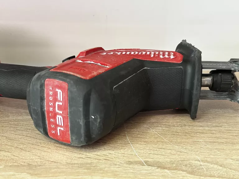 PIŁA SZABLASTA MILWAUKEE M18 FHZ Z BATERIĄ 5AH