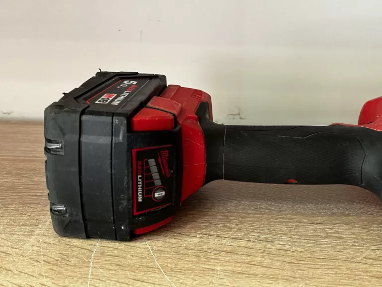 PIŁA SZABLASTA MILWAUKEE M18 FHZ Z BATERIĄ 5AH