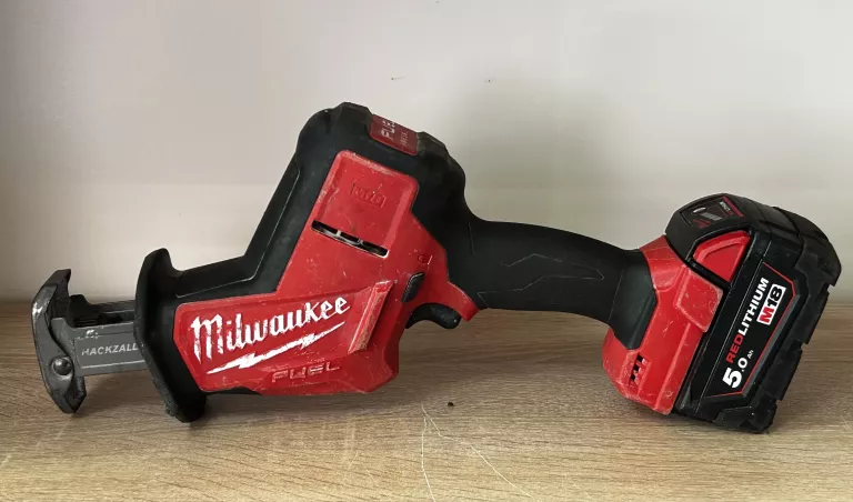 PIŁA SZABLASTA MILWAUKEE M18 FHZ Z BATERIĄ 5AH