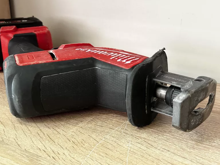 PIŁA SZABLASTA MILWAUKEE M18 FHZ Z BATERIĄ 5AH
