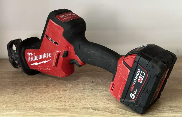 PIŁA SZABLASTA MILWAUKEE M18 FHZ Z BATERIĄ 5AH