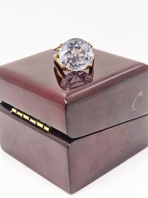 PIĘKNY ZŁOTY  PIERSCIONEK Z TOPAZEM(585,9,25G,15R)