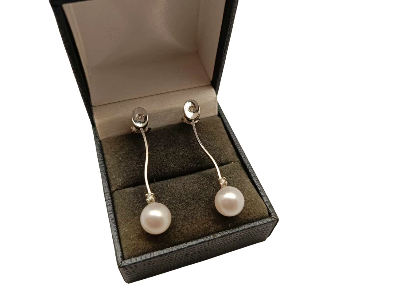 wiszace-kolczyki-biale-zloto-brylanty-i-perla-pr750-certyfikat-material-15835-2