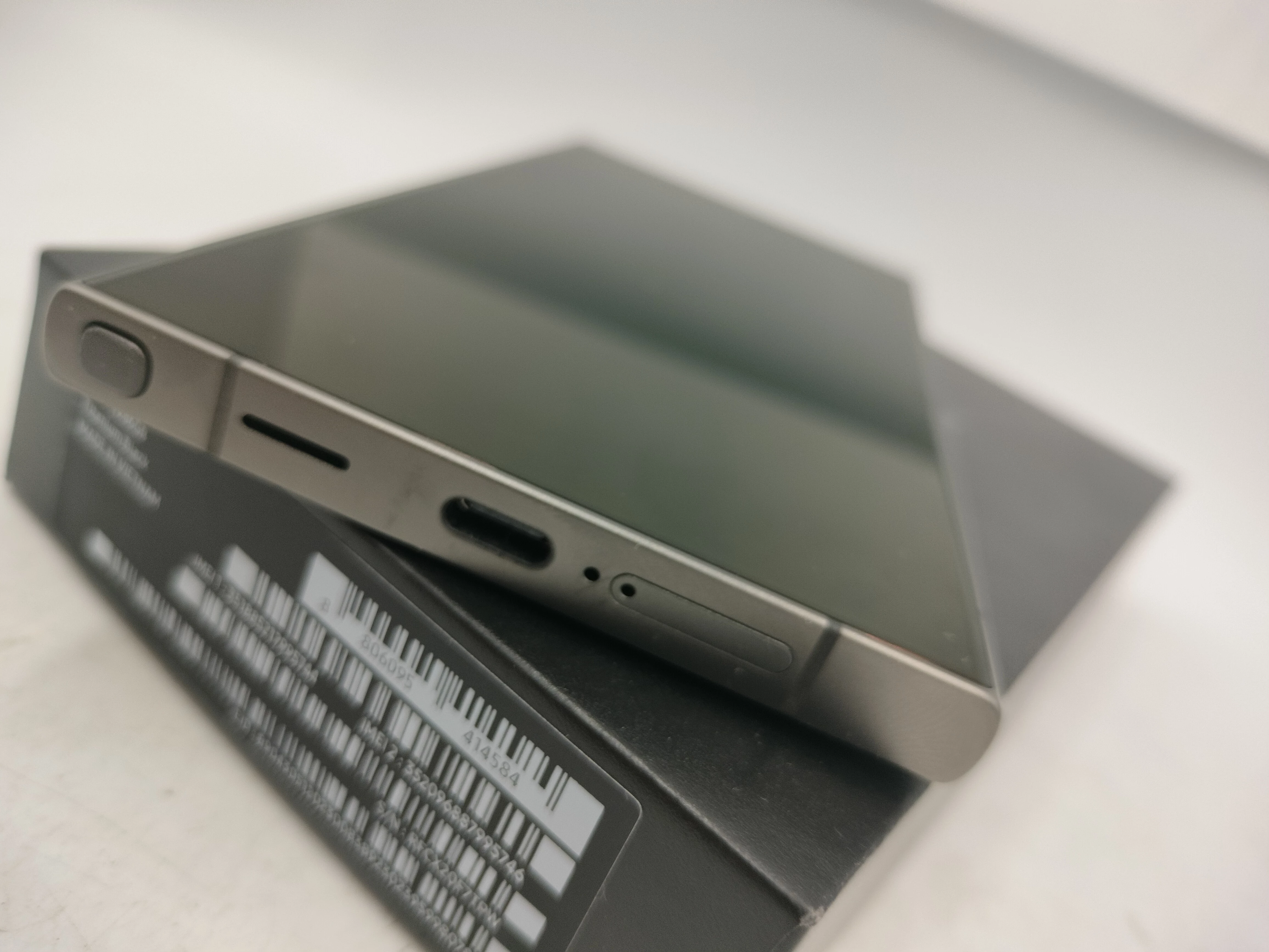 telefon-samsung-galaxy-s24-ultra-12gb-256gb-opis-ean-gtin-8806095525754