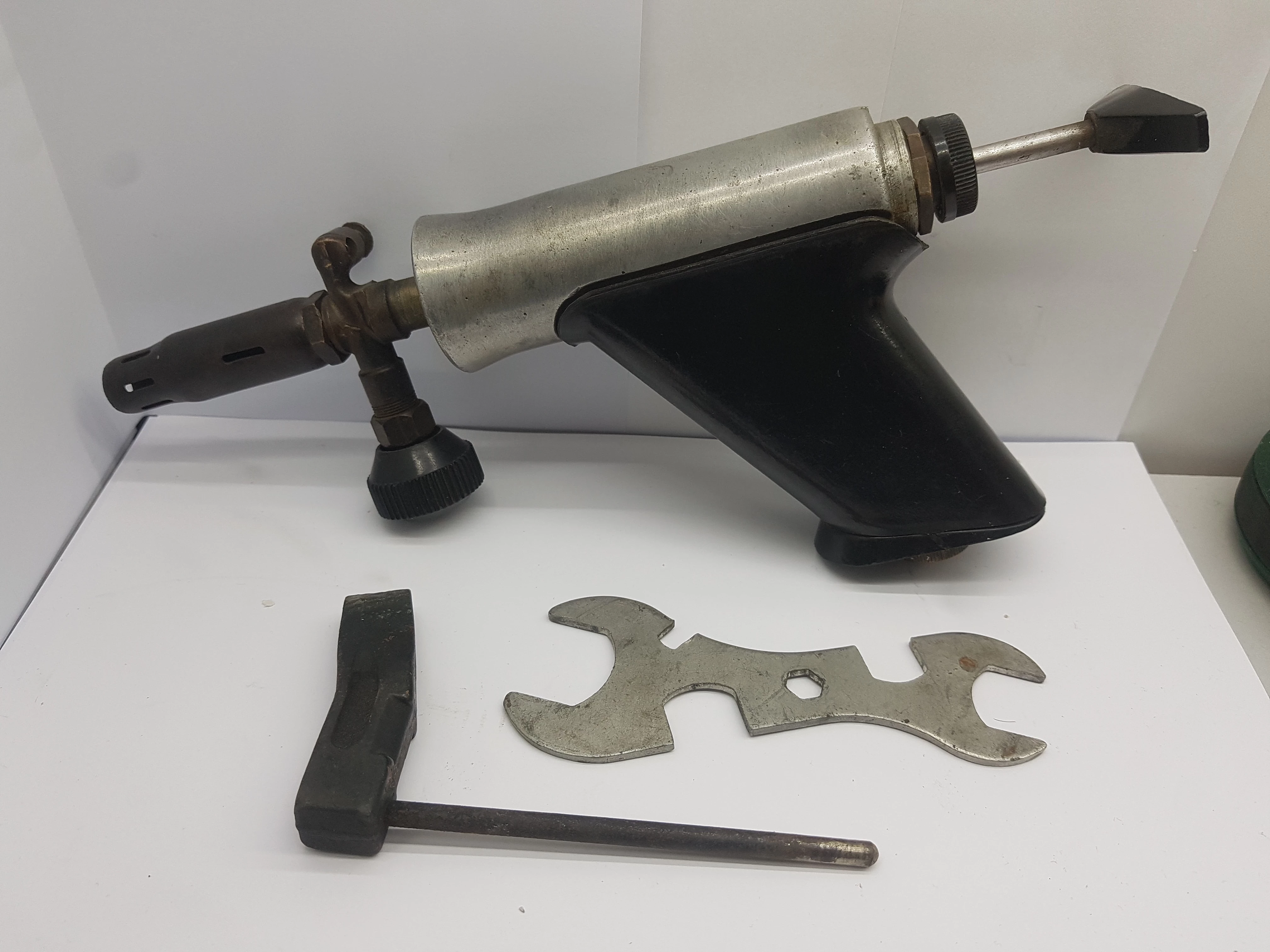 bat-100-1-palnik-lutownica-benzynowa-lutlampa-moc-1900