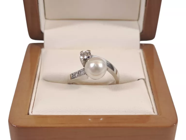 PIERŚCIONEK Z PERŁĄ I DIAMENTAMI BIAŁE ZŁOTO PR.750 5,93G R:14