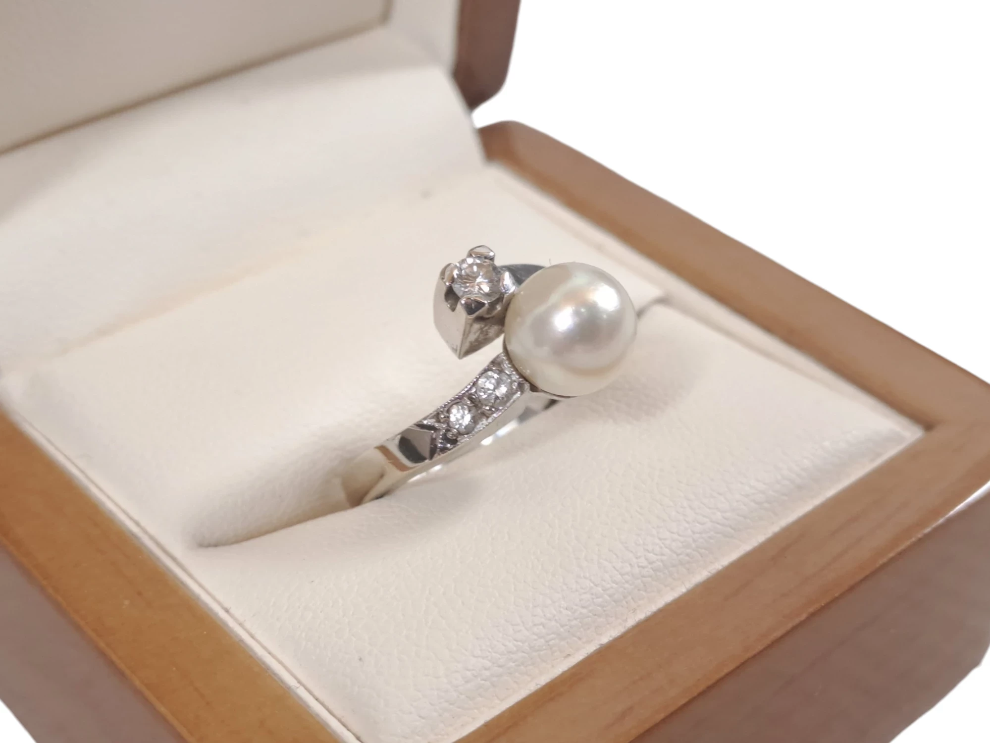 pierscionek-z-perla-i-diamentami-biale-zloto-pr750-593g-r14-rodzaj-2205-2