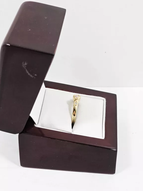 WYRÓB JUBILERSKI UŻYWANY PIERSCIONEK(585,1,94G,16R)