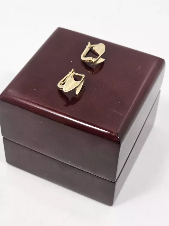 wyrob-jubilerski-uzywany-kolczyki-rodzaj-zapiecia-angielski