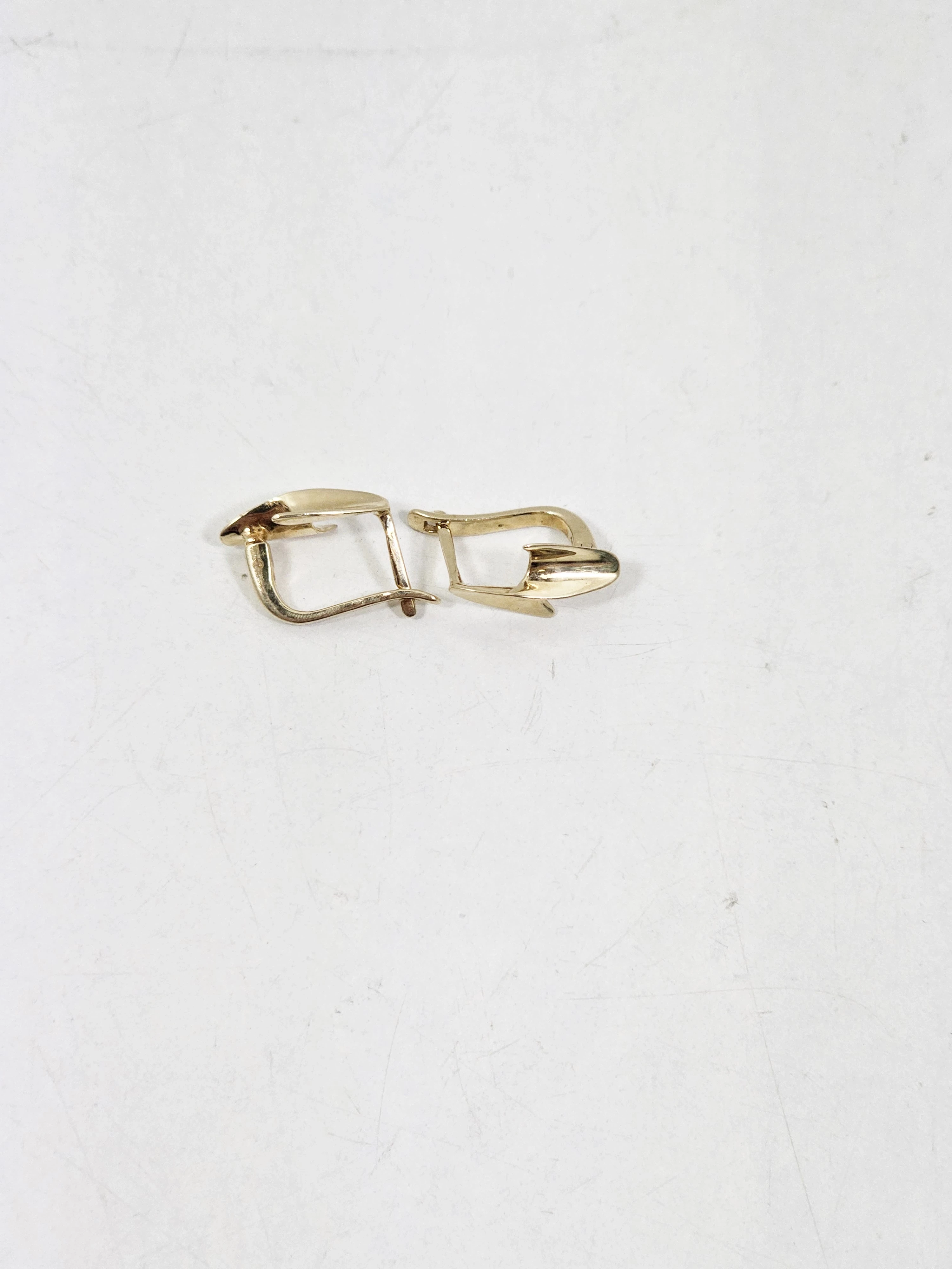 wyrob-jubilerski-uzywany-kolczyki-kolor-dominujacy-zloty