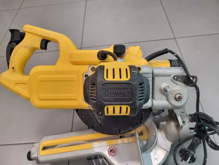 PIŁA UKOŚNICA DEWALT DWS773
