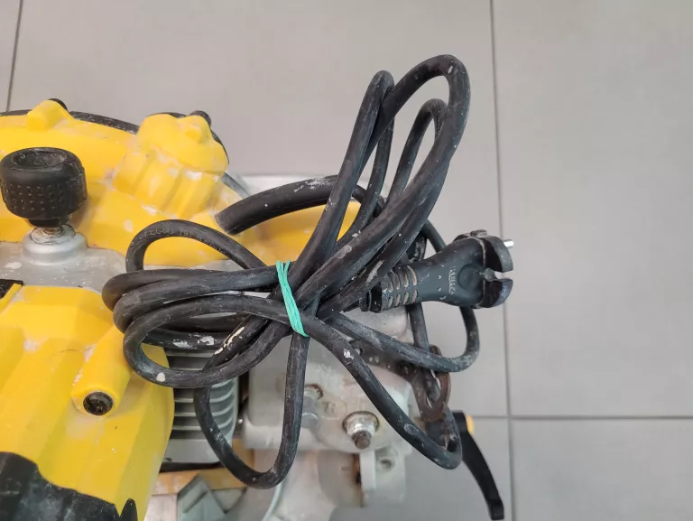 PIŁA UKOŚNICA DEWALT DWS773