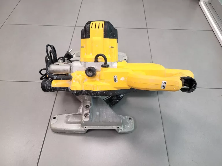 PIŁA UKOŚNICA DEWALT DWS773