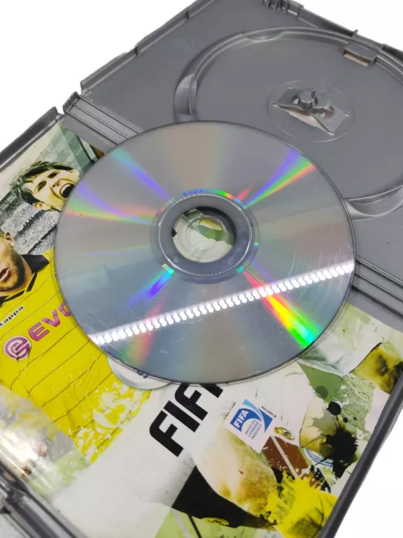 KONSOLA PLAYSTATION 2 +PAD ZAM. +FIFA 11