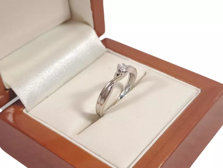 ZŁOTY PIERŚCIONEK Z DIAMENTEM 0,06CT PR.585 BIAŁE ZŁOTO 1,81G R:12