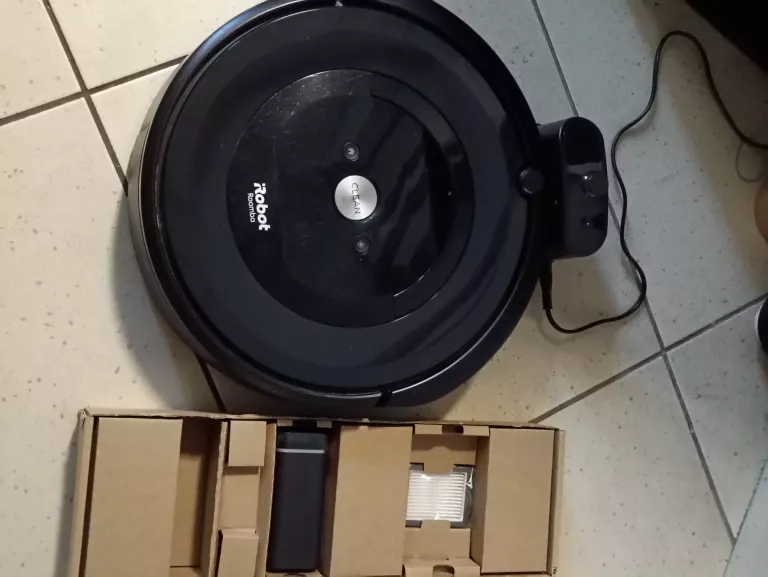 ROBOT SPRZĄTAJĄCY IROBOT ROOMBA E5 E5158