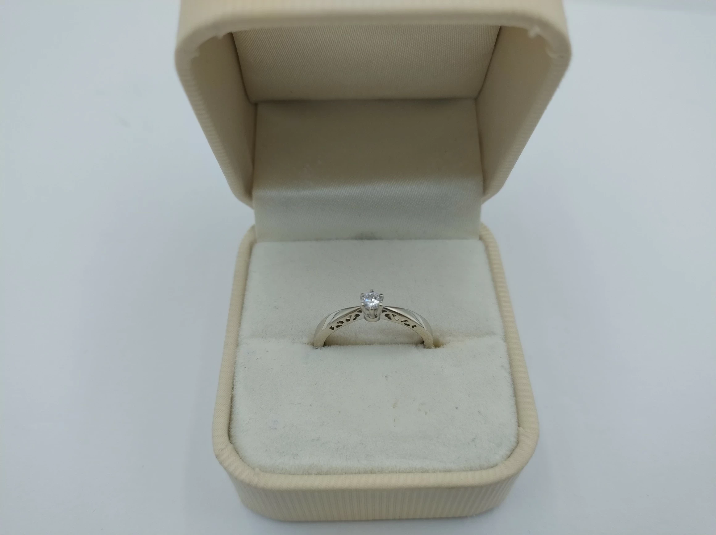 wyrob-jubilerski-uzywany-pierscionek-diamenty-winnicka-24-kielce