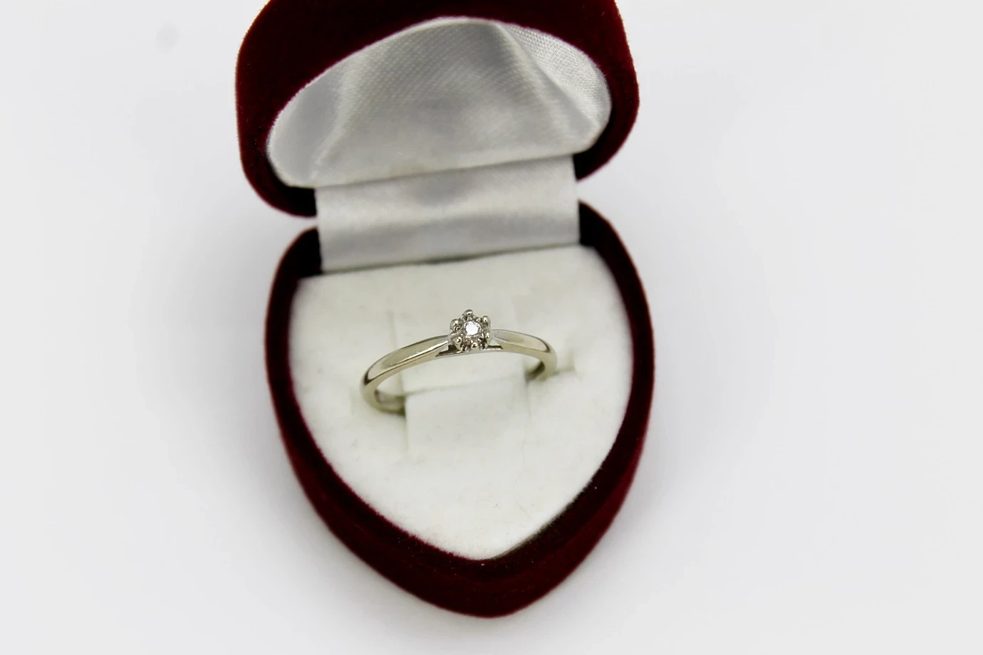 klasyczny-zloty-pierscionek-z-brylantem-pr-375-certyfikat-stan-11323-2