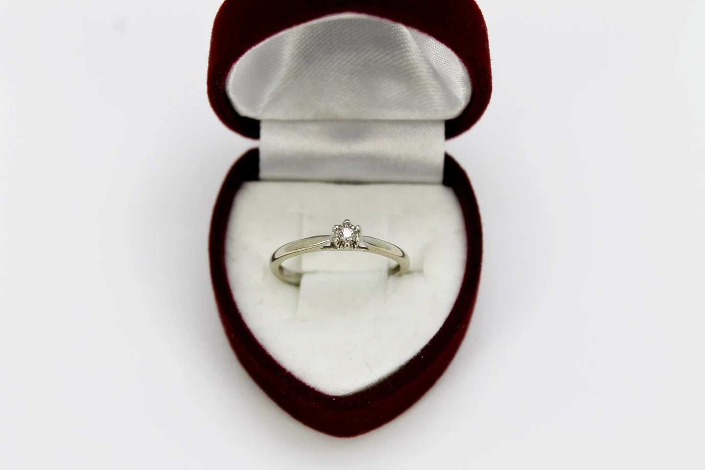 klasyczny-zloty-pierscionek-z-brylantem-pr-375-certyfikat-nalkowskich-108-sj-lublin