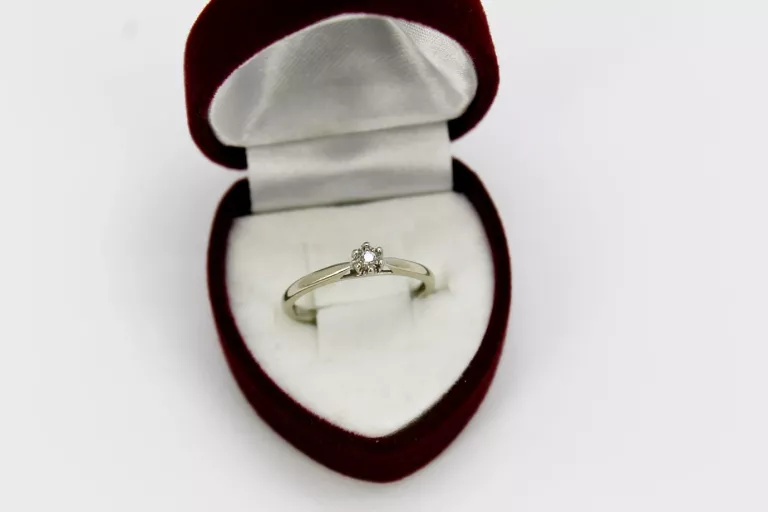 klasyczny-zloty-pierscionek-z-brylantem-pr-375-certyfikat-stan-11323-2