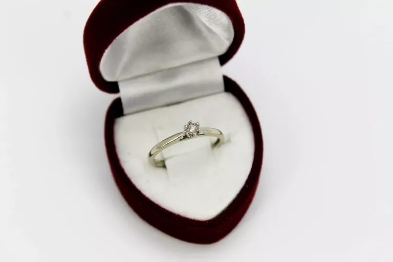 klasyczny-zloty-pierscionek-z-brylantem-pr-375-certyfikat-rodzaj-2205-16