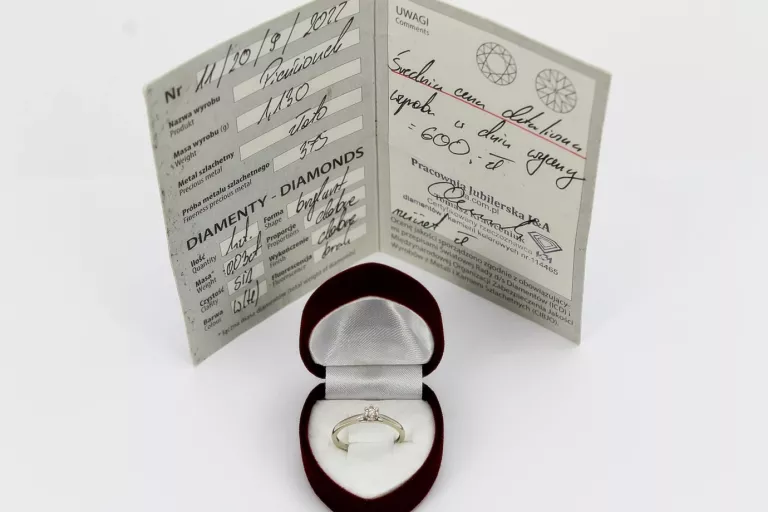 klasyczny-zloty-pierscionek-z-brylantem-pr-375-certyfikat-ean-gtin-5904640057538