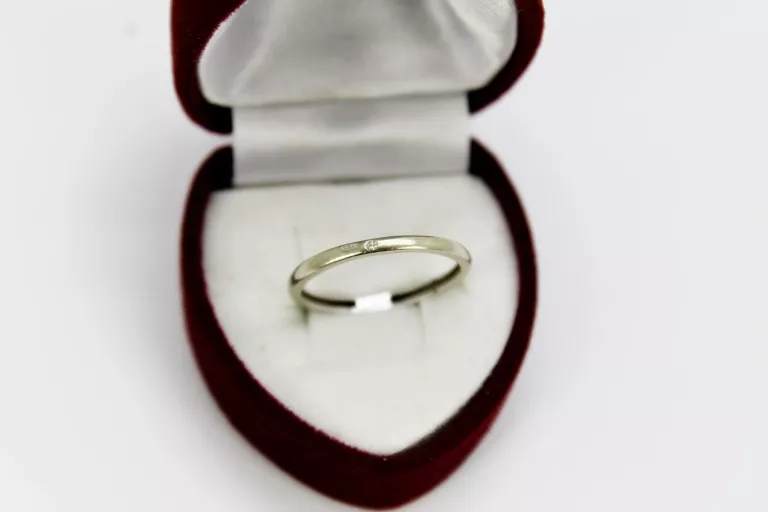 klasyczny-zloty-pierscionek-z-brylantem-pr-375-certyfikat-kolor-dominujacy-205826-225106