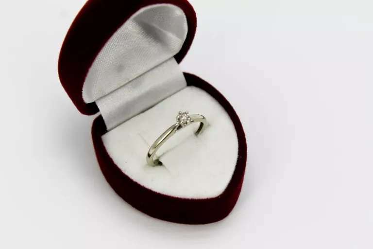 klasyczny-zloty-pierscionek-z-brylantem-pr-375-certyfikat-material-15835-2