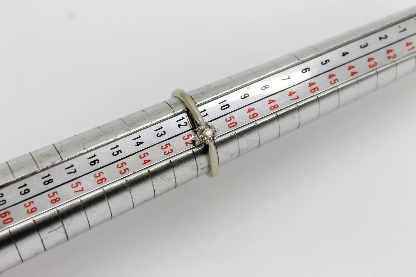 klasyczny-zloty-pierscionek-z-brylantem-pr-375-certyfikat-plec-15851-1