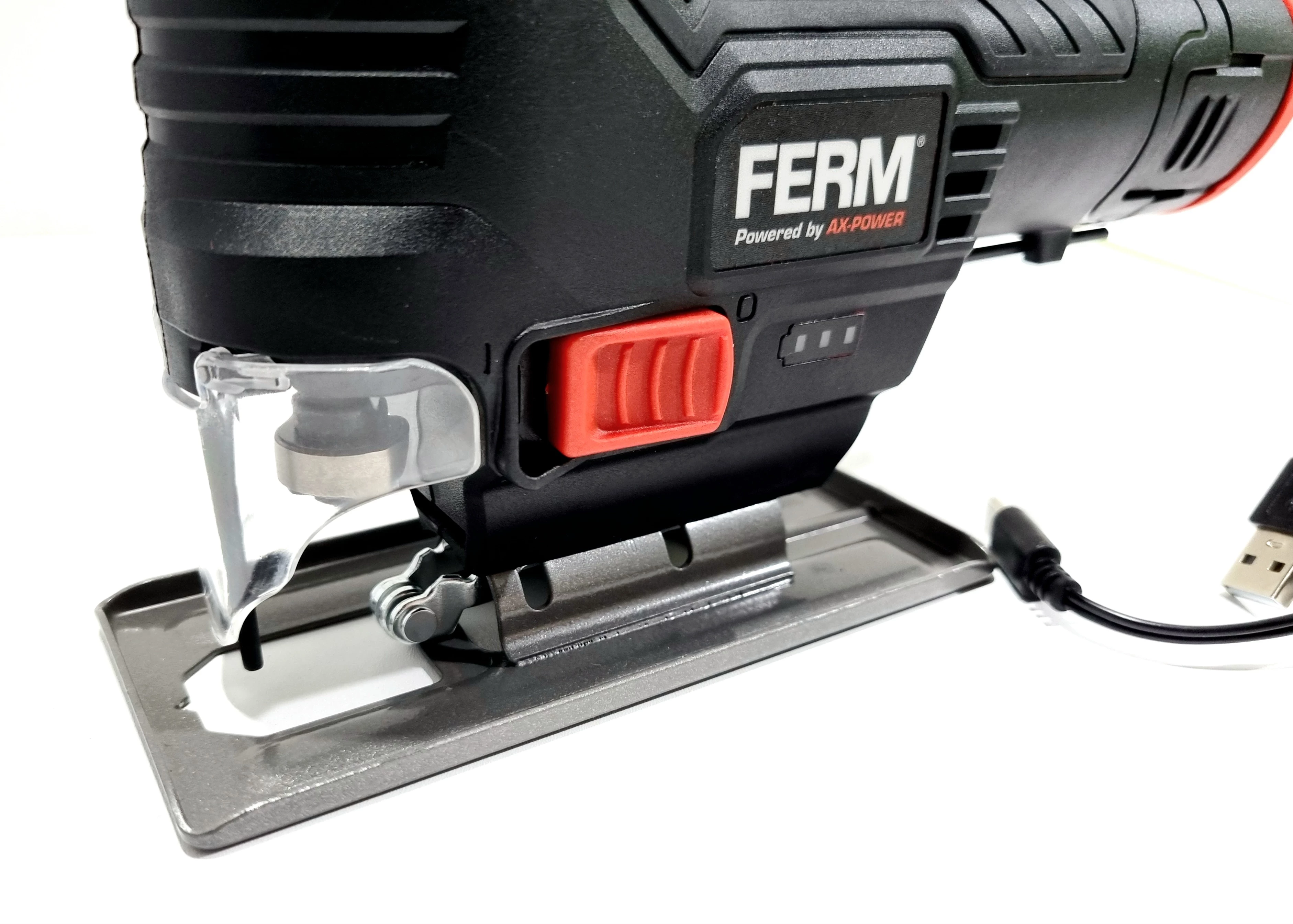 wyrzynarka-akumulatorowa-ferm-jsm1046-mocowanie-brzeszczotu-chwyt-typu-t