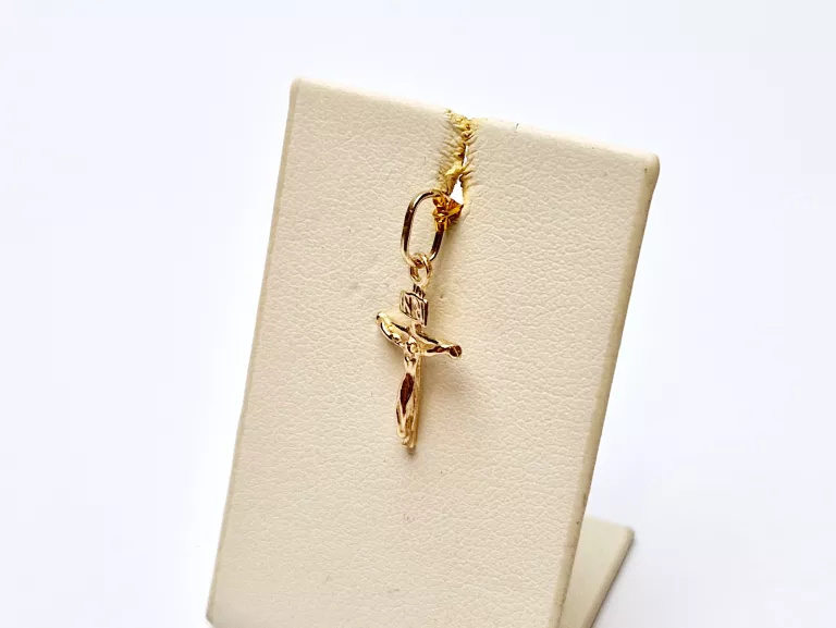 ZŁOTY KRZYŻYK Z PANEM JEZUSEM [585, 0,47G, 2X1CM]