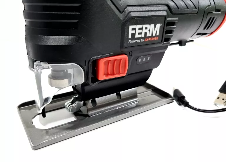 wyrzynarka-akumulatorowa-ferm-jsm1046-mocowanie-brzeszczotu-chwyt-typu-t