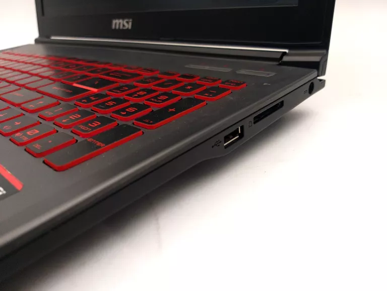 LAPTOP MSI GV62 I7/16GB/256GB SSD GTX1060 W10