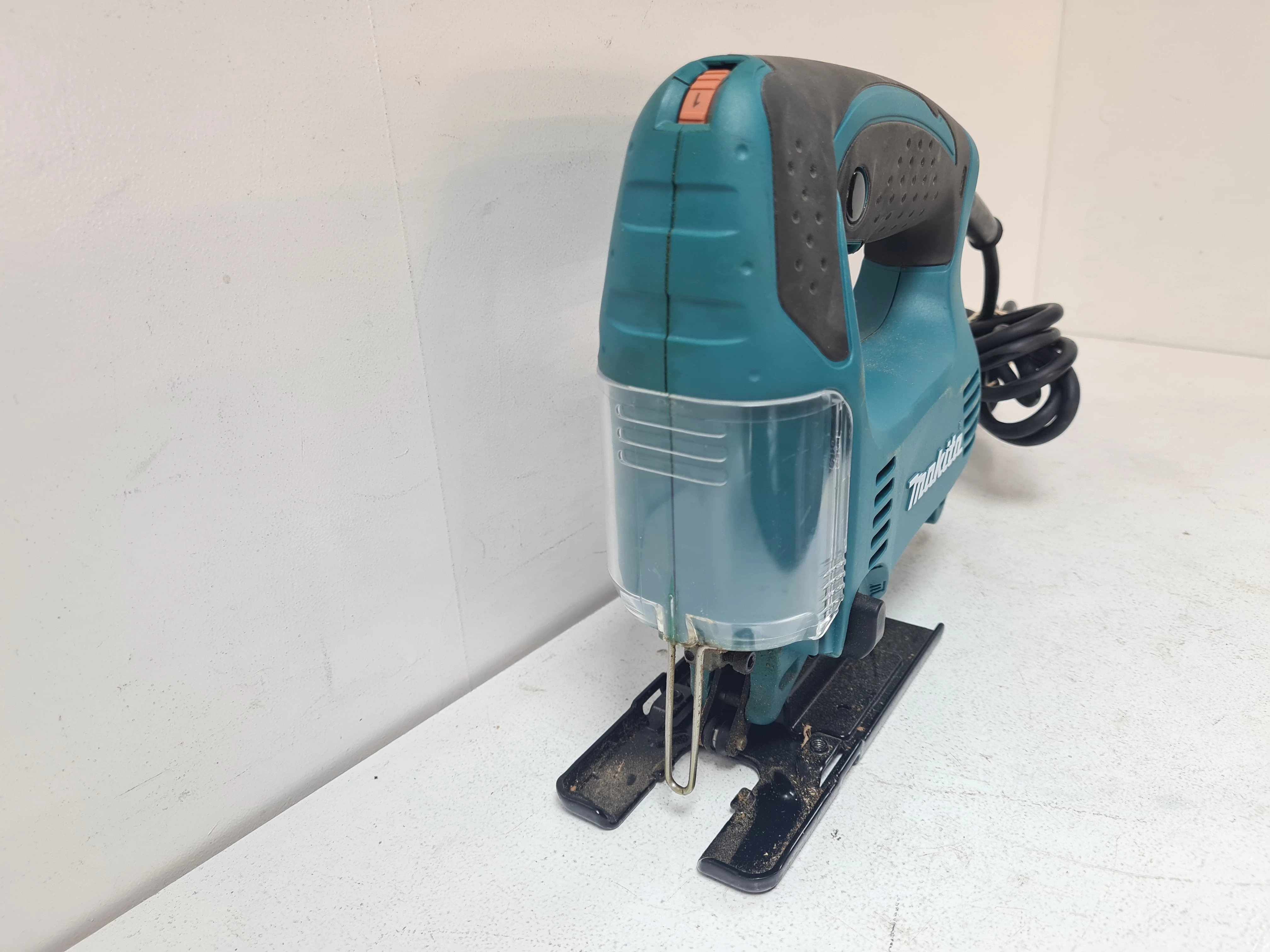 wyrzynarka-makita-4328-stan-uzywany