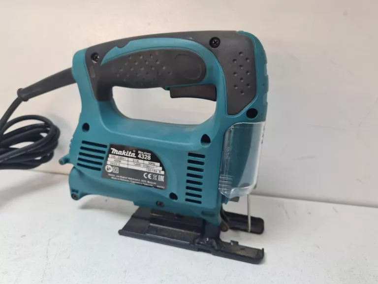 wyrzynarka-makita-4328-mocowanie-brzeszczotu-chwyt-typu-t