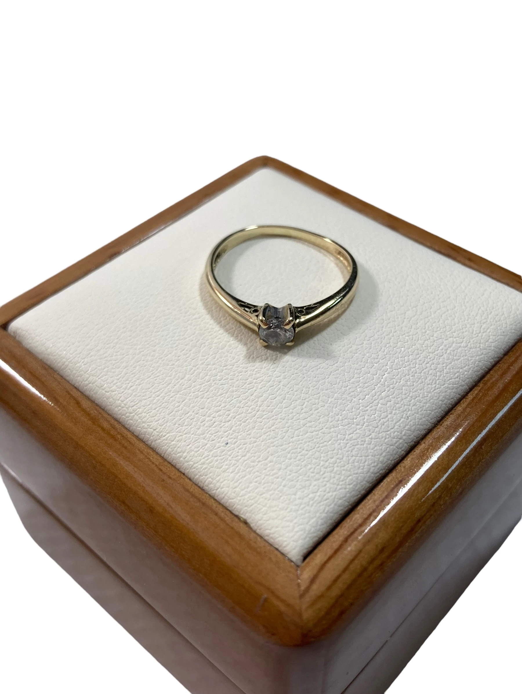 zloty-pierscionek-z-kamieniem-125g-585-r10-nowosielska-40i-bialystok-sj