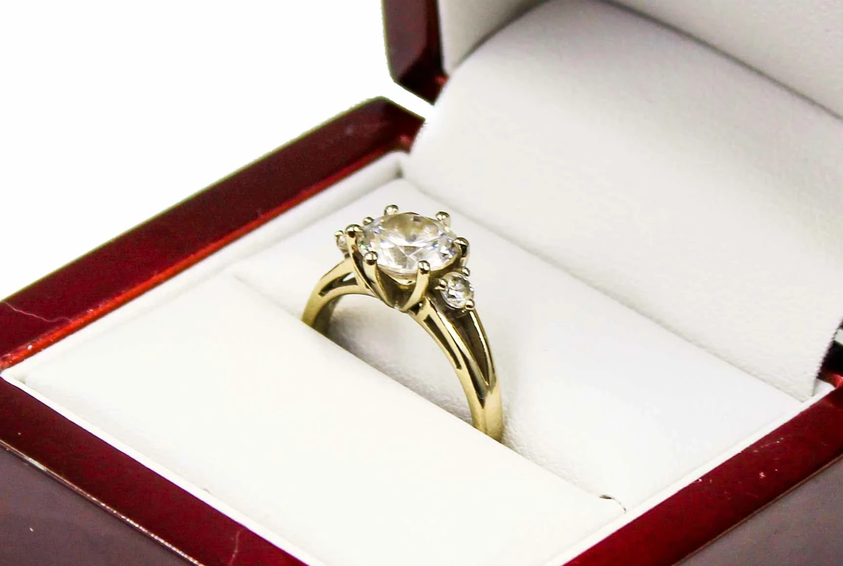 zloty-pierscionek-z-cyrkoniami-p585-w385-r16-rodzaj-2205-2