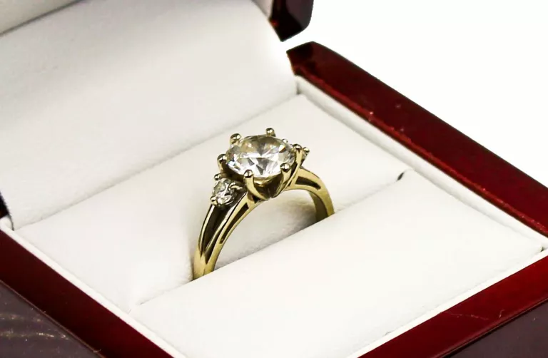 zloty-pierscionek-z-cyrkoniami-p585-w385-r16-material-15835-1