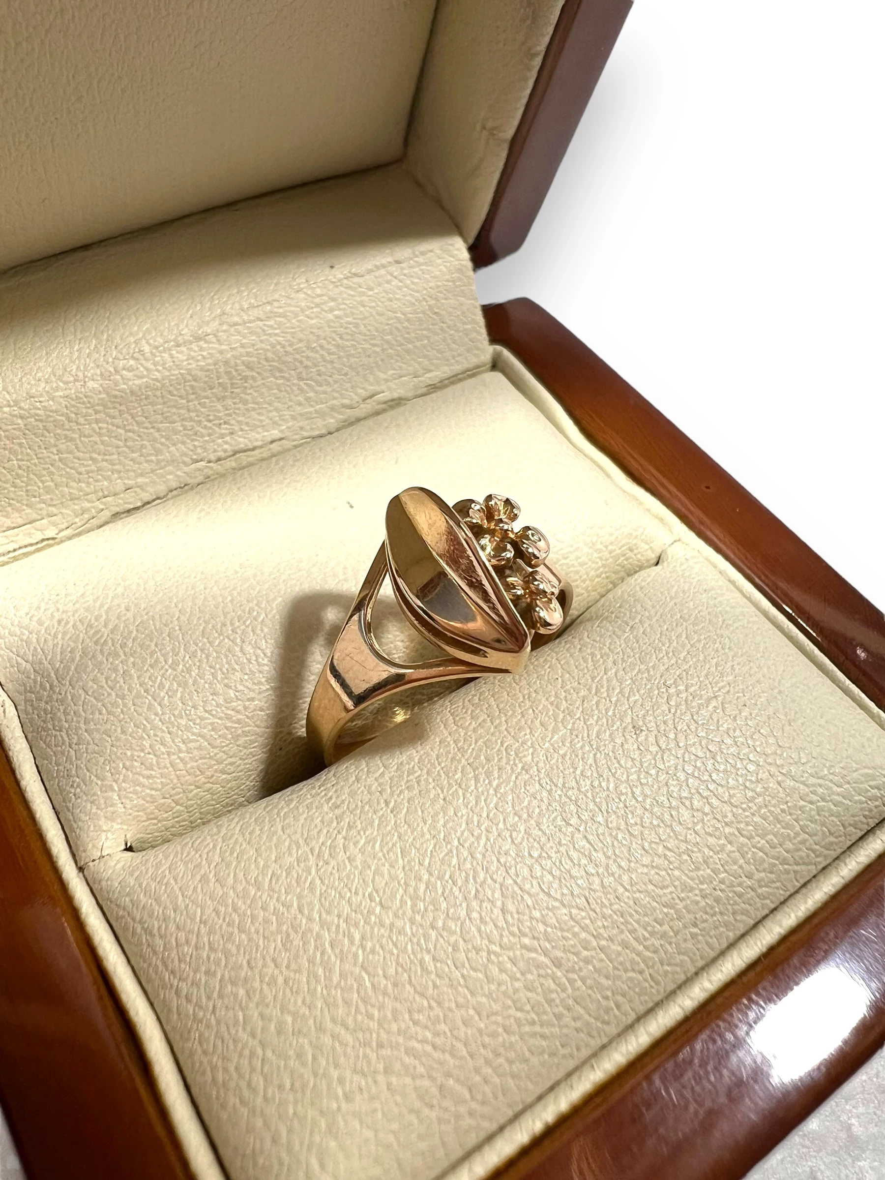 ciekawy-zloty-pierscionek-223g585r12-material-15835-2