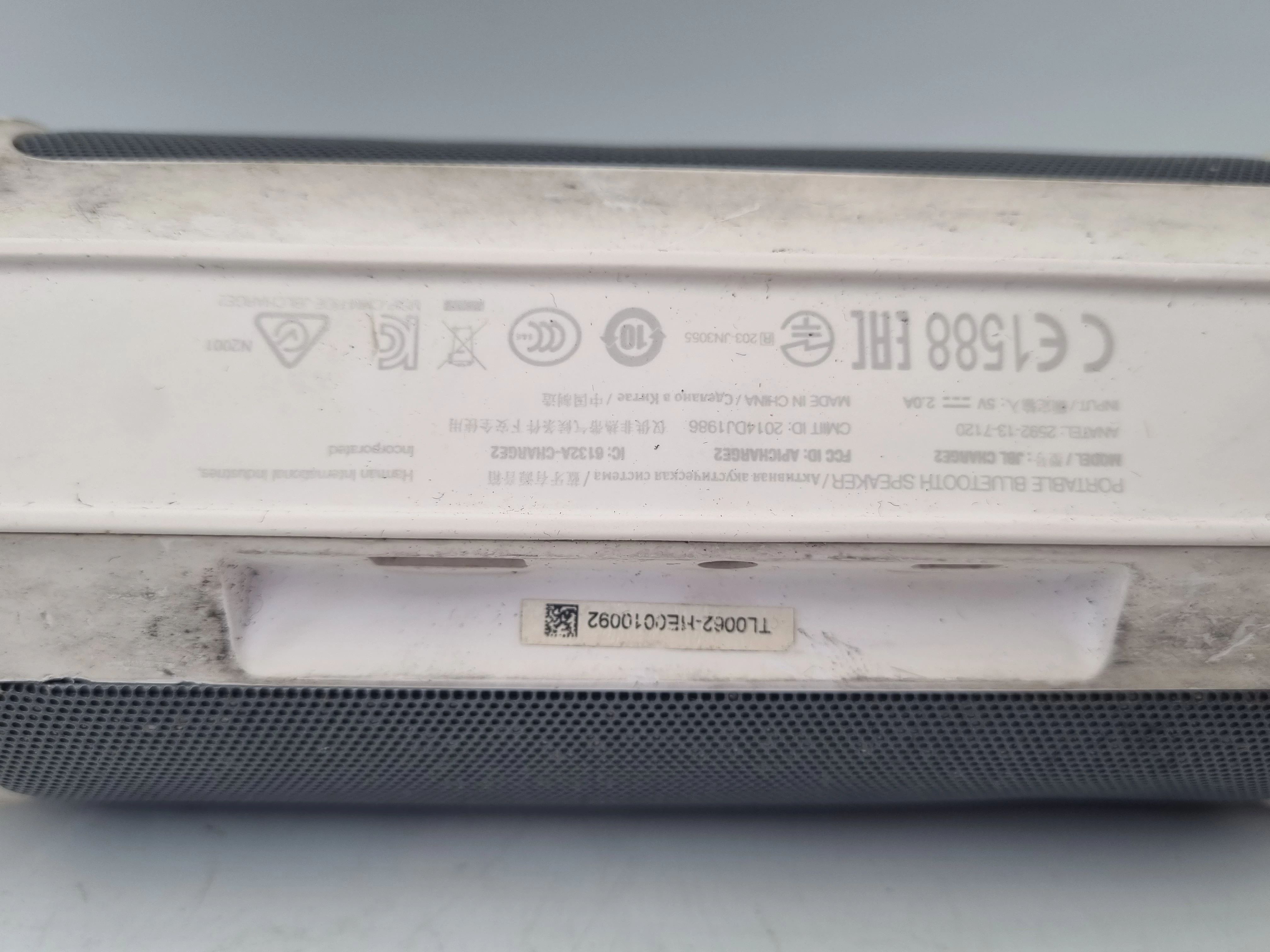 glosnik-przenosny-jbl-charge-2-bialy-stan-uzywany