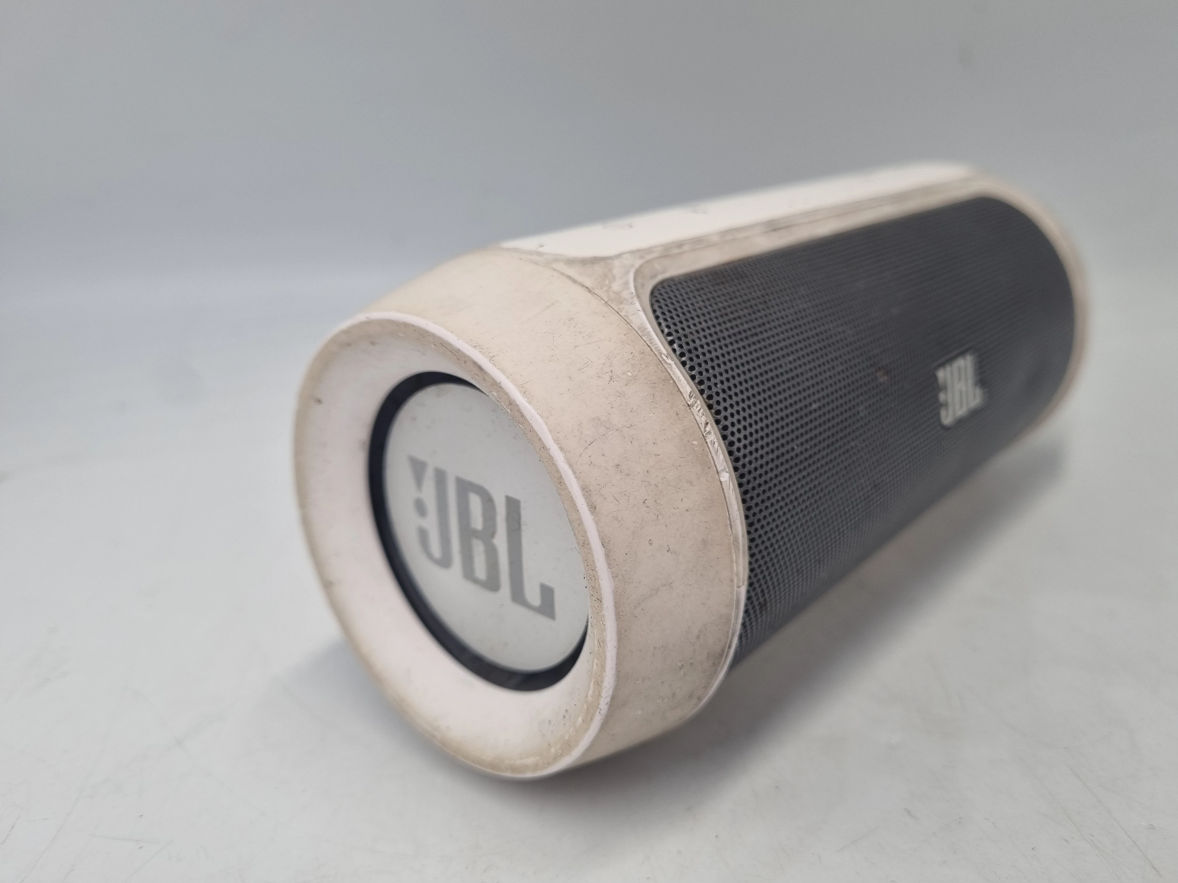 glosnik-przenosny-jbl-charge-2-bialy-funkcje-brak